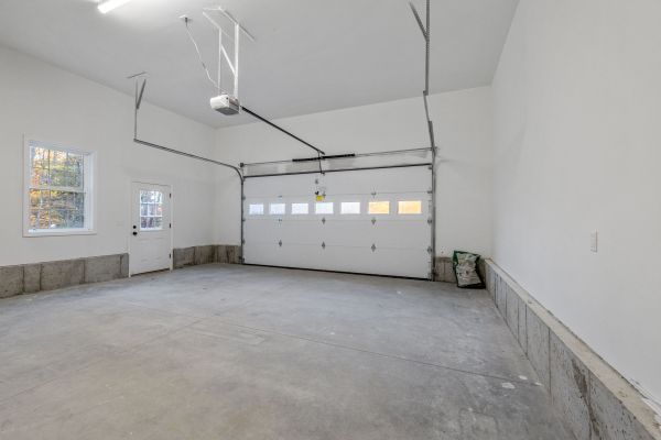 Cost of Garage Window Repair in Staten Island